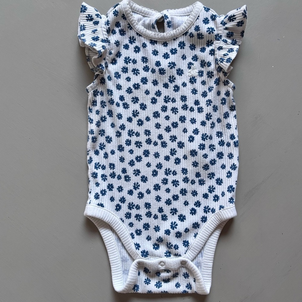 GAP BABY Ribbed Dainty Floral Keyhole Button Ruffle Flutter Sleeve Bodysuit - Picture 4 of 11